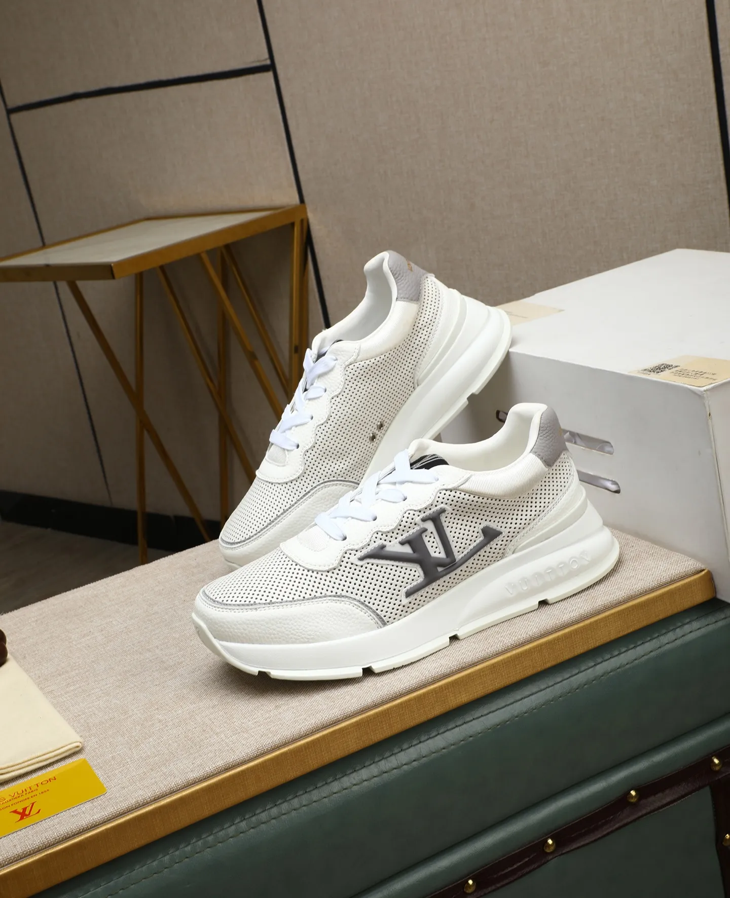 Men's shoes 💰460 📛📛【LOUIS VUITTON】Louis Vuitton official website synchronized new products 👟Milan fashion catwalk style 🇰🇾🇰🇾LV family logo, celebrity style, a must-have for fashionistas ⚠️First-layer calfskin ➕Genuine leather lining ➕Official website original version special outsole 👞Number 38-44